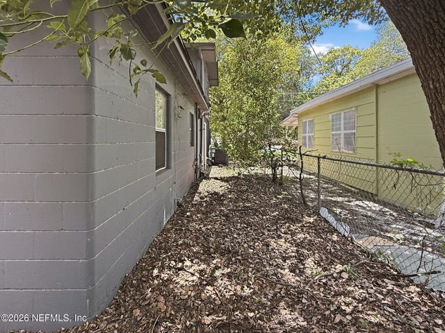 326 CAHOON Road S, Jacksonville, FL 32220
