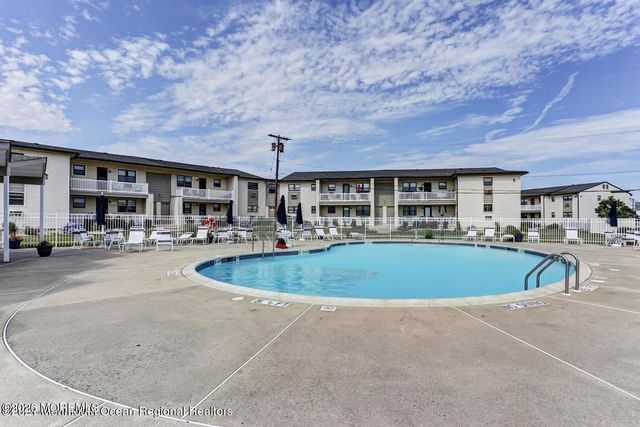 81 Wharfside Drive, Monmouth Beach, NJ 07750