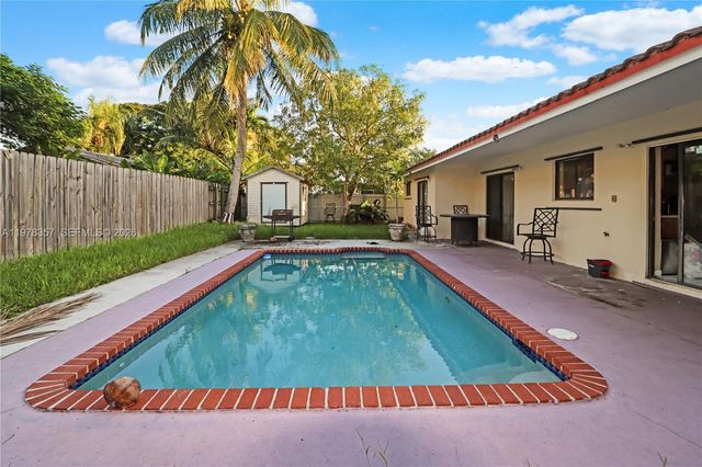 15255 SW 99th Ct, Miami, FL 33157