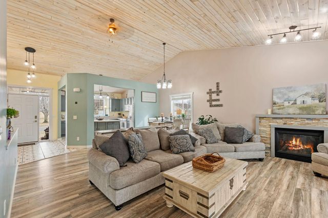 13761 Dorothy Drive, Rogers, MN 55374