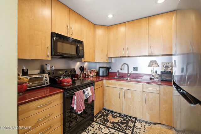 i1 Twinlights Court, Highlands, NJ 07732