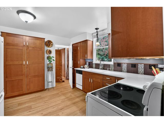 2820 Ne OREGON St, Portland, OR 97232