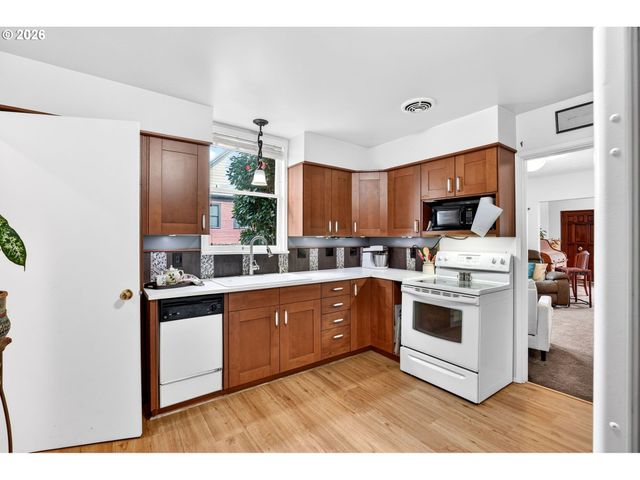 2820 Ne OREGON St, Portland, OR 97232