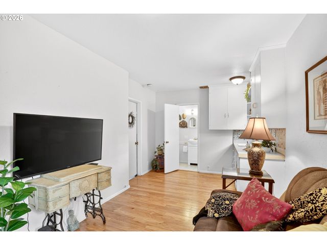 2820 Ne OREGON St, Portland, OR 97232