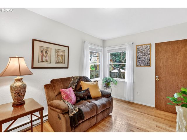 2820 Ne OREGON St, Portland, OR 97232