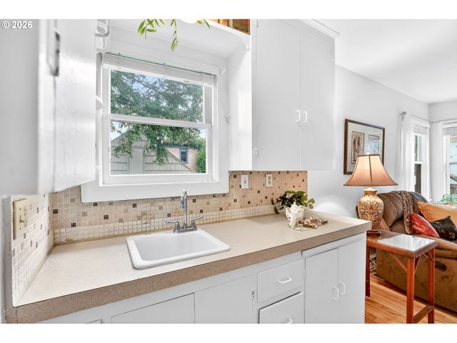 2820 Ne OREGON St, Portland, OR 97232