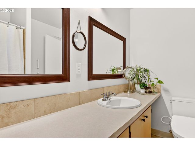 2820 Ne OREGON St, Portland, OR 97232