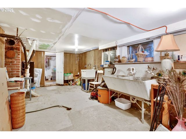 2820 Ne OREGON St, Portland, OR 97232