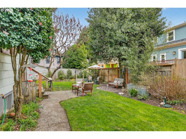 2820 Ne OREGON St, Portland, OR 97232