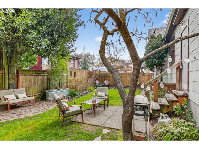 2820 Ne OREGON St, Portland, OR 97232