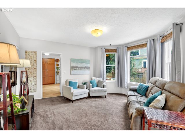 2820 Ne OREGON St, Portland, OR 97232