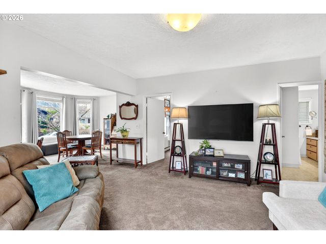 2820 Ne OREGON St, Portland, OR 97232