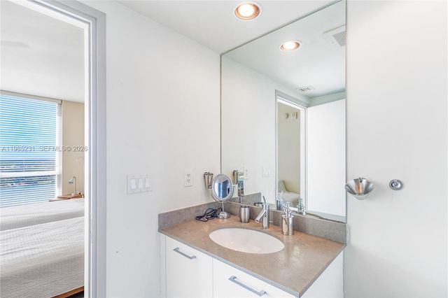 450 Alton Rd 3703, Miami Beach, FL 33139