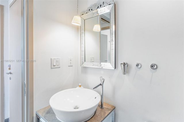 450 Alton Rd 3703, Miami Beach, FL 33139