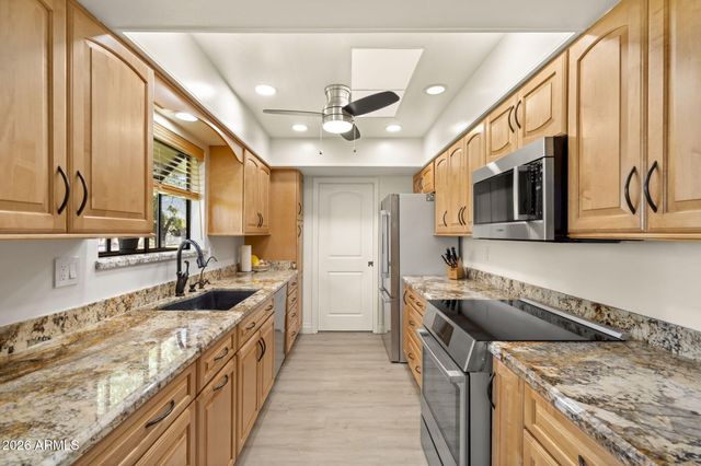 18638 N CONESTOGA Drive, Sun City, AZ 85373