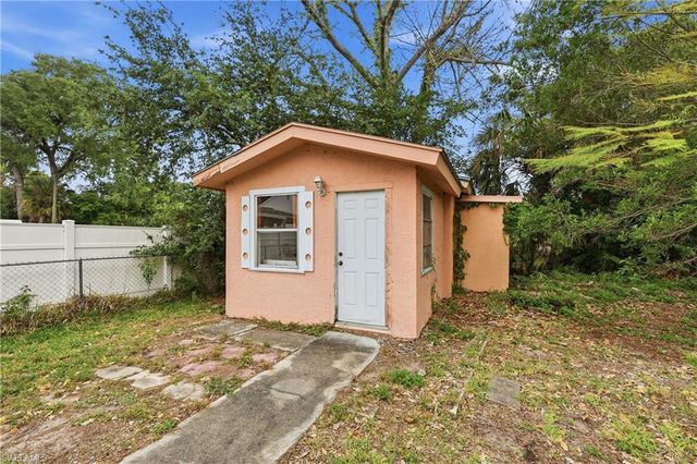 2355 Jeffcott ST, Fort Myers, FL 33901
