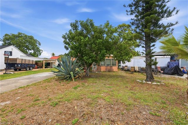 2355 Jeffcott ST, Fort Myers, FL 33901