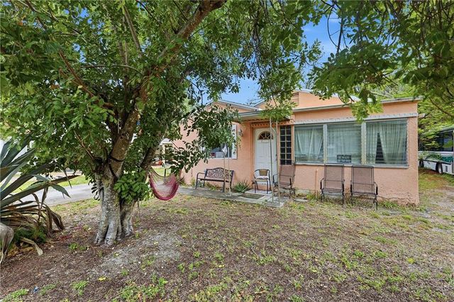 2355 Jeffcott ST, Fort Myers, FL 33901