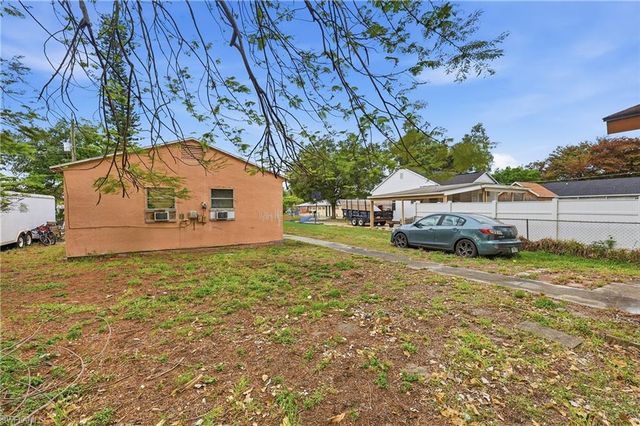 2355 Jeffcott ST, Fort Myers, FL 33901