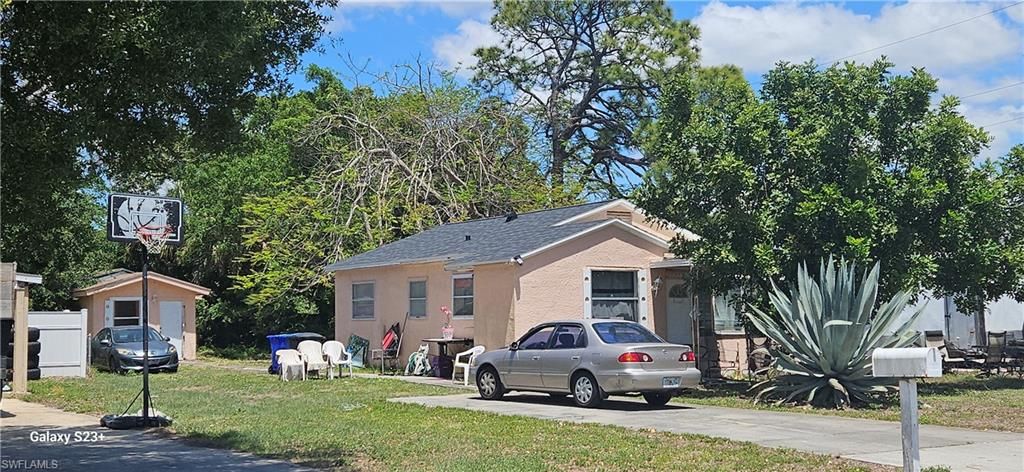 2355 Jeffcott ST, Fort Myers, FL 33901