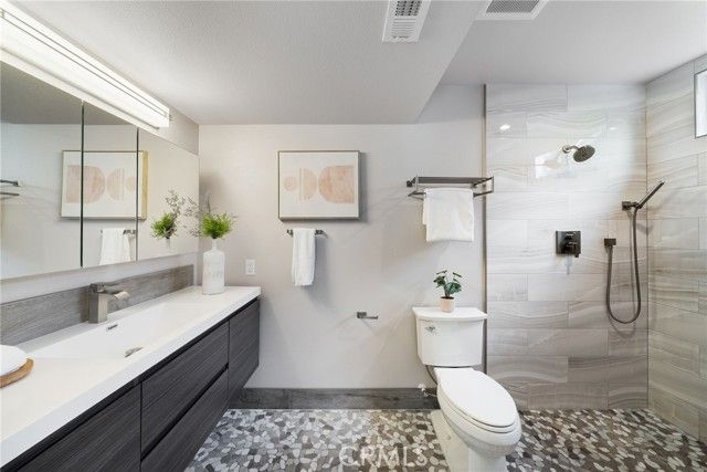 25242 Mawson, Laguna Hills, CA 92653