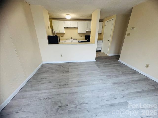 9541 Shannon Green Drive, Charlotte, NC 28213