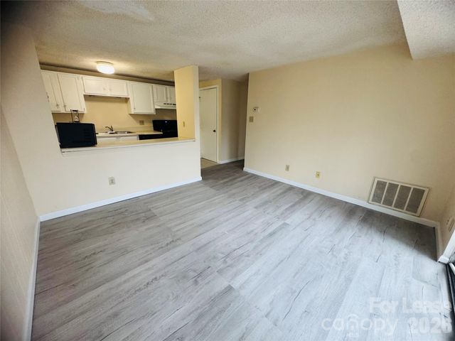 9541 Shannon Green Drive, Charlotte, NC 28213