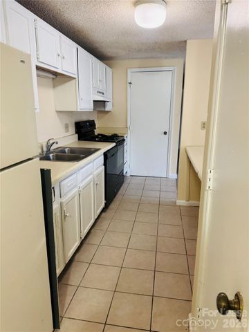 9541 Shannon Green Drive, Charlotte, NC 28213