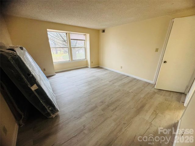 9541 Shannon Green Drive, Charlotte, NC 28213