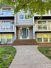 9541 Shannon Green Drive, Charlotte, NC 28213