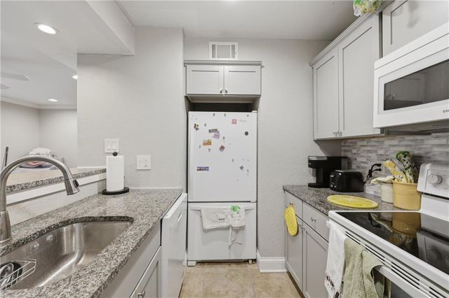 4727 Jarboe Street 102, Kansas City, MO 64112