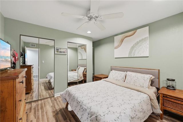 4727 Jarboe Street 102, Kansas City, MO 64112