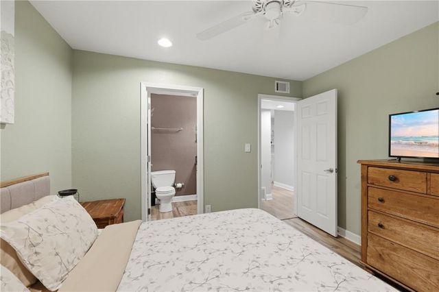 4727 Jarboe Street 102, Kansas City, MO 64112