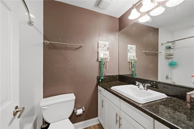 4727 Jarboe Street 102, Kansas City, MO 64112