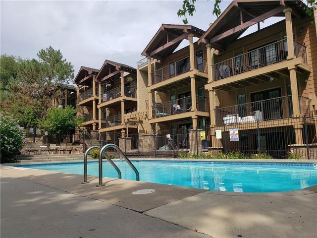 4727 Jarboe Street 102, Kansas City, MO 64112