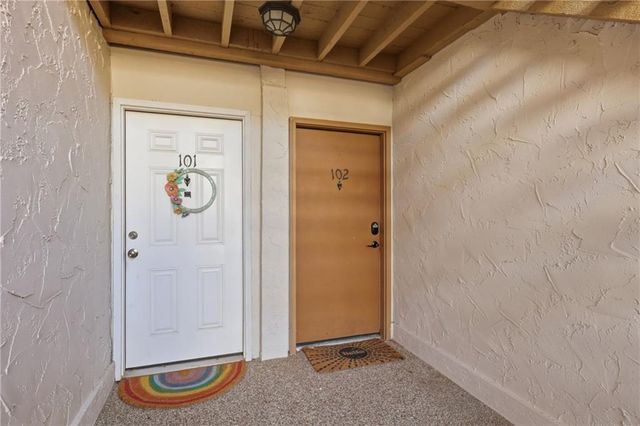 4727 Jarboe Street 102, Kansas City, MO 64112