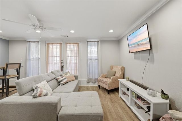 4727 Jarboe Street 102, Kansas City, MO 64112