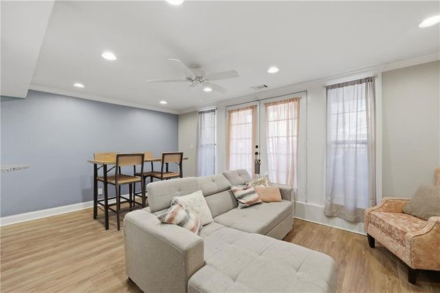 4727 Jarboe Street 102, Kansas City, MO 64112