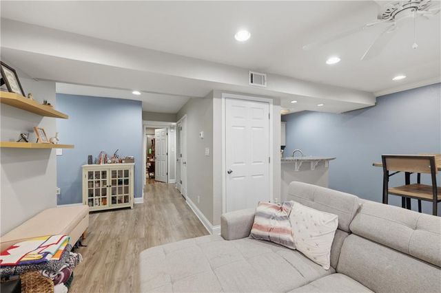 4727 Jarboe Street 102, Kansas City, MO 64112