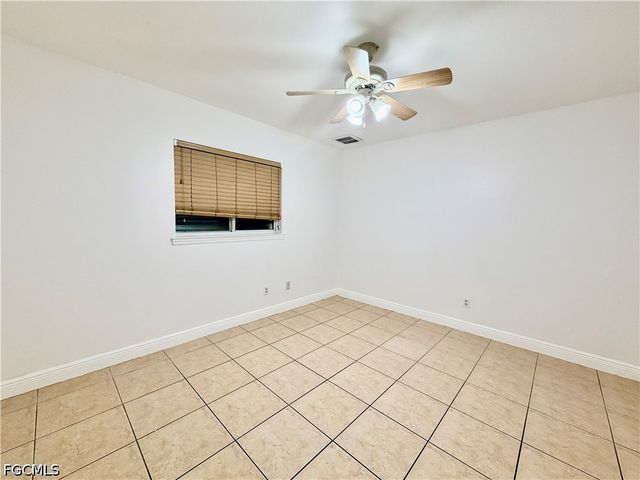 527 NE 24th PL, Cape Coral, FL 33909