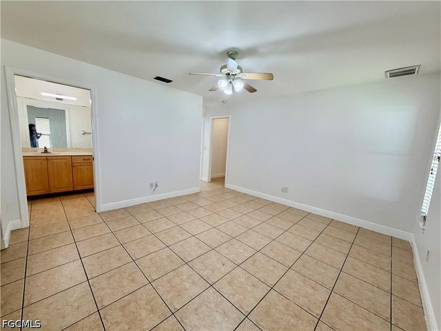 527 NE 24th PL, Cape Coral, FL 33909