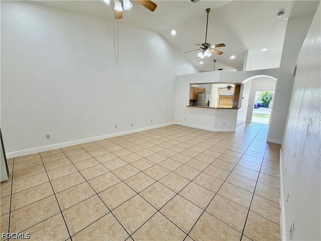 527 NE 24th PL, Cape Coral, FL 33909