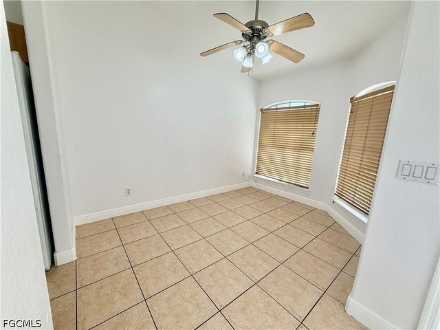 527 NE 24th PL, Cape Coral, FL 33909