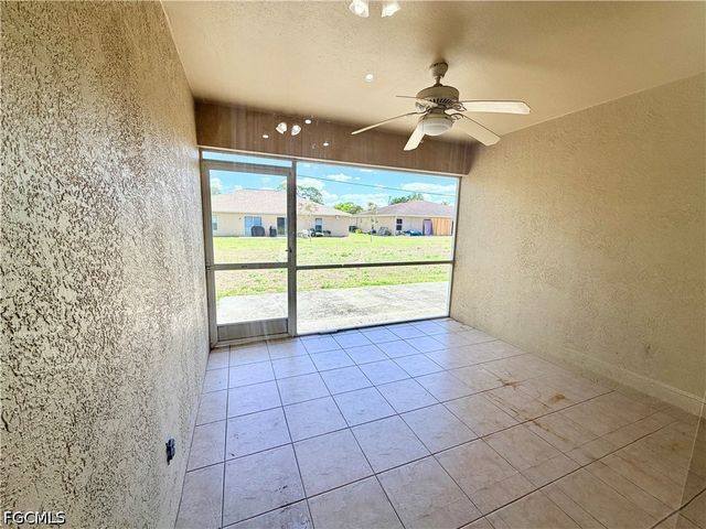 527 NE 24th PL, Cape Coral, FL 33909