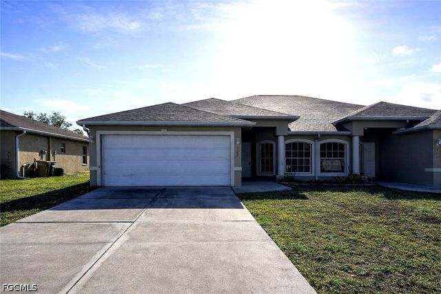 527 NE 24th PL, Cape Coral, FL 33909