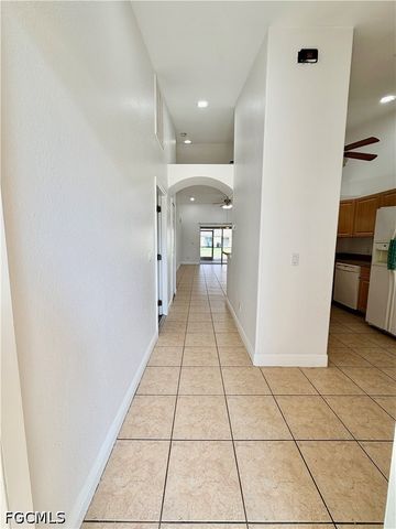 527 NE 24th PL, Cape Coral, FL 33909