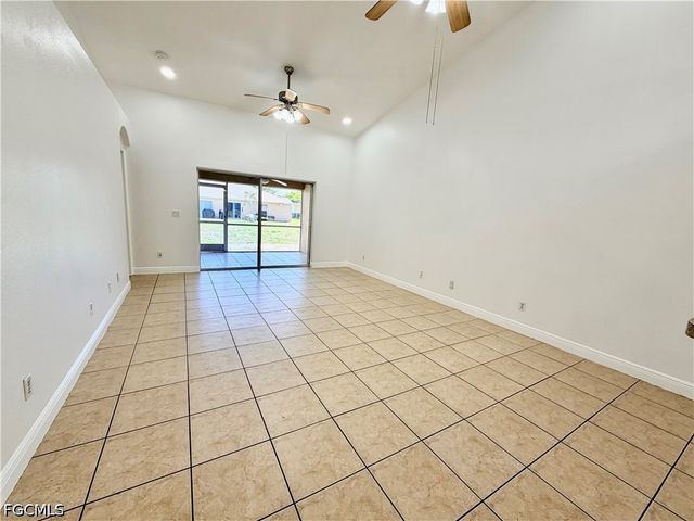 527 NE 24th PL, Cape Coral, FL 33909