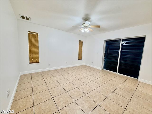 527 NE 24th PL, Cape Coral, FL 33909