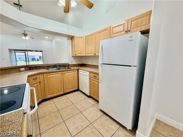 527 NE 24th PL, Cape Coral, FL 33909