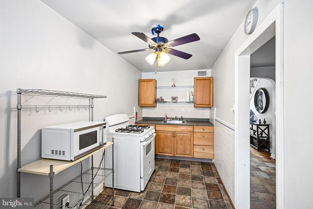 1302 WYCOMBE AVE, Darby, PA 19023
